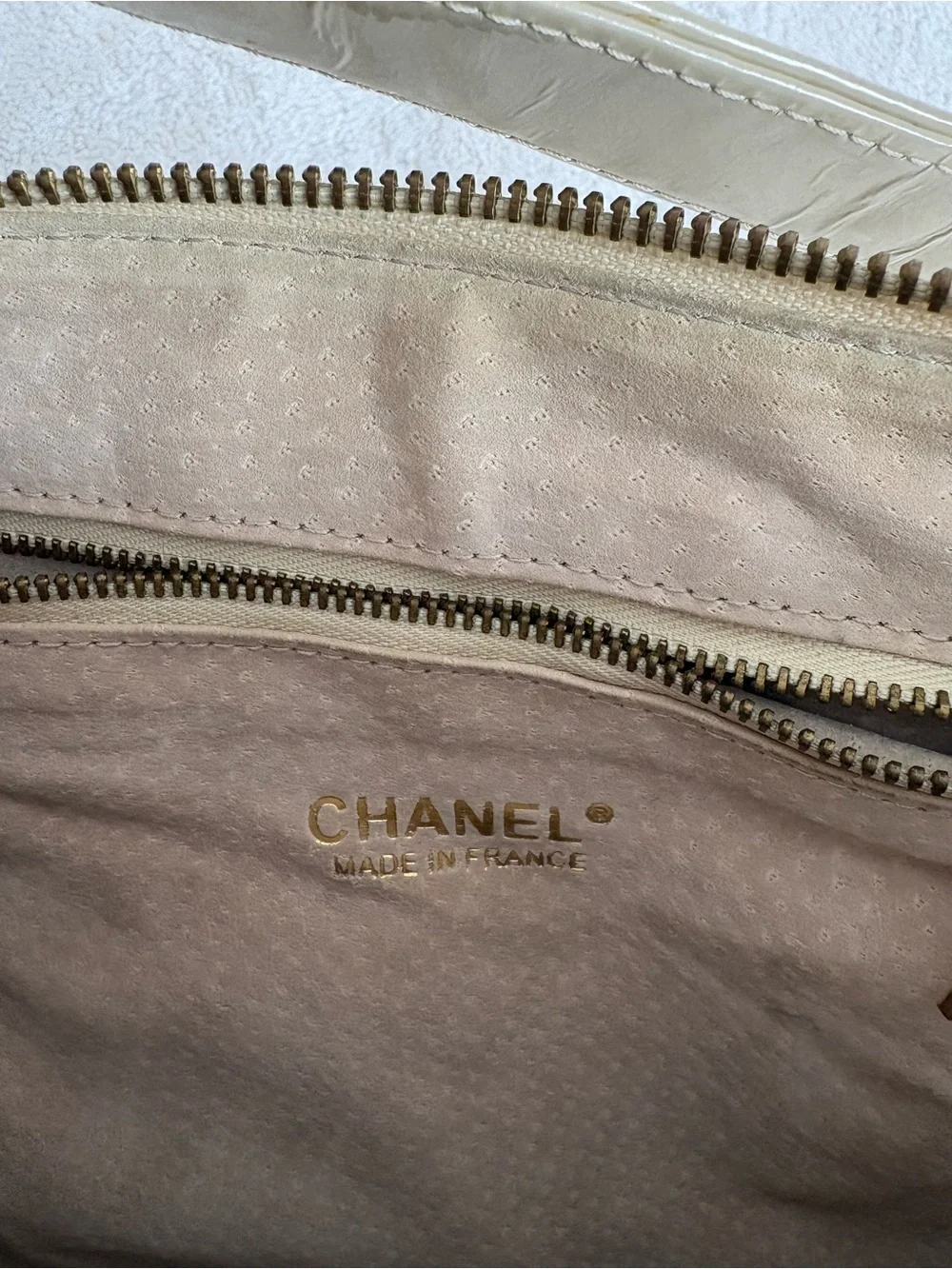 Vintage Chanel Patent Leather Chocolate Bar Quilted Shoulder Bag Beige